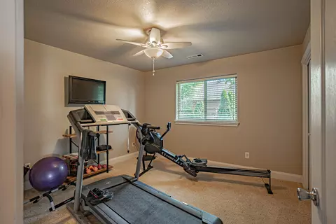 112 Greenmoor Dr, Eagle Point, OR 97524 photo 17