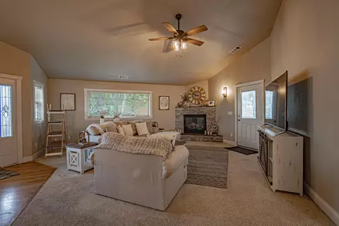 112 Greenmoor Dr, Eagle Point, OR 97524 photo 6