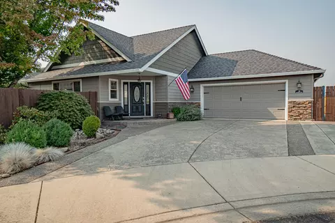 112 Greenmoor Dr, Eagle Point, OR 97524