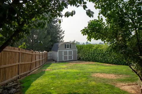 112 Greenmoor Dr, Eagle Point, OR 97524 photo 23