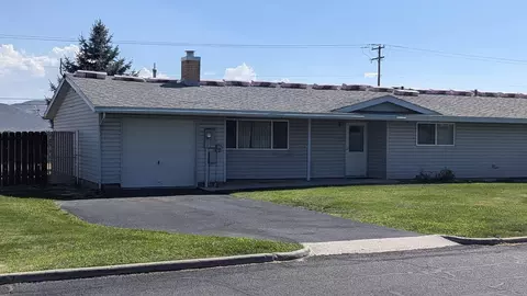 10884 Wright Ave, Klamath Falls, OR 97603