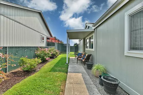2252 Evan Way, Central Point, OR 97502 photo 2