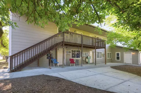 415 SE J St, Grants Pass, OR 97526