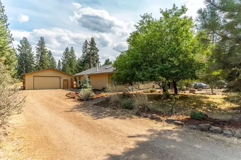 19491 Apache Rd, Bend, OR 97702 photo 2