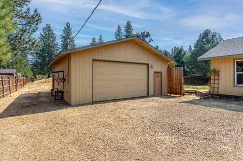 19491 Apache Rd, Bend, OR 97702 photo 3