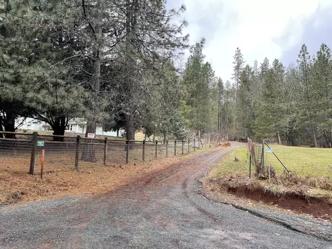 546 W Pickett Creek Rd, Grants Pass, OR 97527