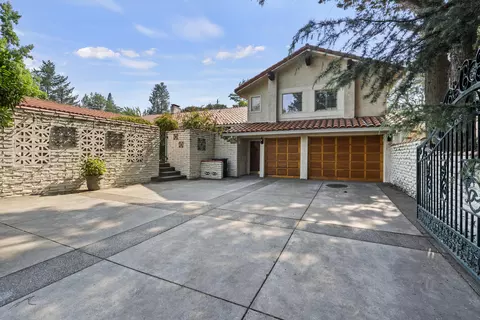 1 Black Oak Dr, Medford, OR 97504