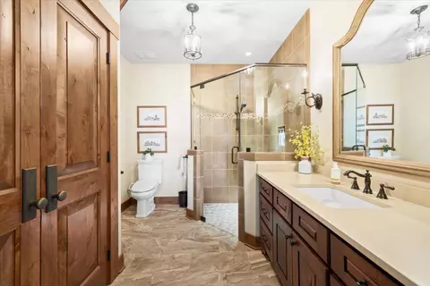 Bath - 38 Crestview Ct, Eagle Point, OR 97524 photo 6 of 8