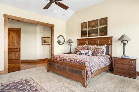 Bedroom - 38 Crestview Ct, Eagle Point, OR 97524 photo 3 of 7