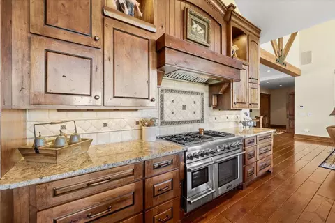 Kitchen - 38 Crestview Ct, Eagle Point, OR 97524 photo 2 of 6