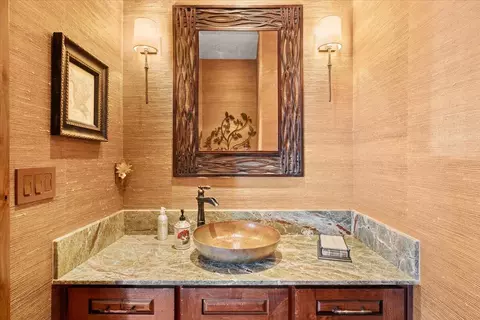 Bath - 38 Crestview Ct, Eagle Point, OR 97524 photo 1 of 8