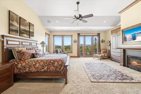 Bedroom - 38 Crestview Ct, Eagle Point, OR 97524 photo 1 of 7