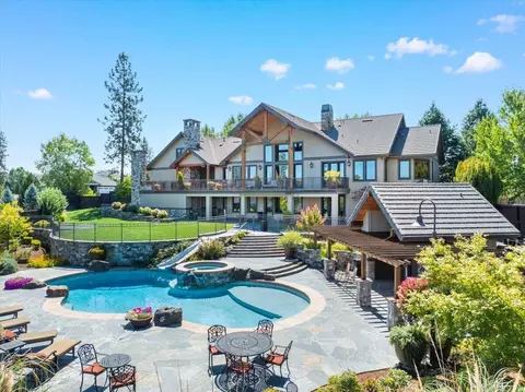 38 Crestview Ct, Eagle Point, OR 97524