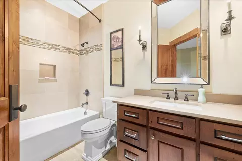 Bath - 38 Crestview Ct, Eagle Point, OR 97524 photo 8 of 8