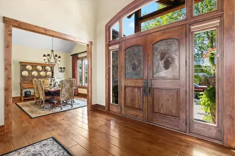 Entry Way - 38 Crestview Ct, Eagle Point, OR 97524 photo 3 of 9