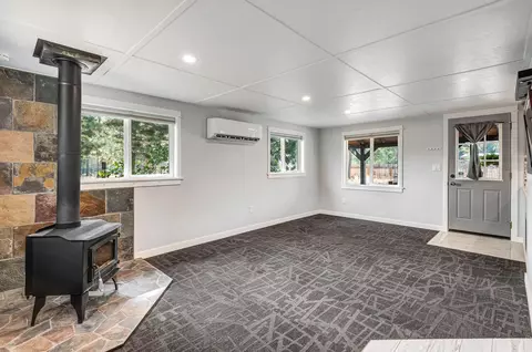 Living - 52587 Doe Ln, La Pine, OR 97739 photo 1 of 6