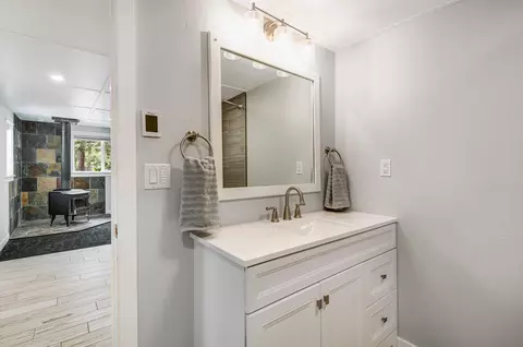 Bath - 52587 Doe Ln, La Pine, OR 97739 photo 2 of 3