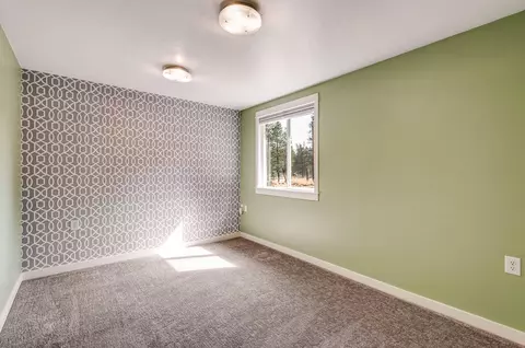 Bedroom - 52587 Doe Ln, La Pine, OR 97739 photo 2 of 3