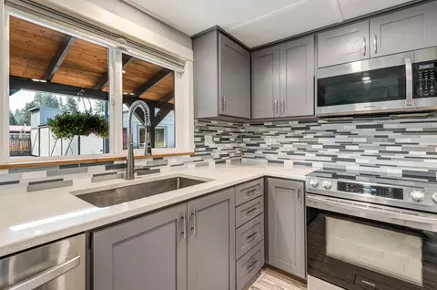 Kitchen - 52587 Doe Ln, La Pine, OR 97739 photo 3 of 3