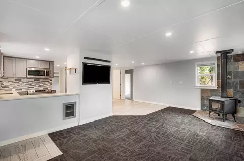 Living - 52587 Doe Ln, La Pine, OR 97739 photo 3 of 6