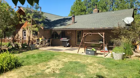 5173 Round Lake Rd, Klamath Falls, OR 97601
