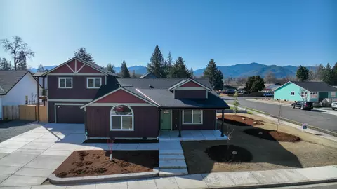 311 Emily Ln, Phoenix, OR 97535
