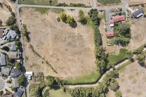 1484 SW Schutzwohl Ln, Grants Pass, OR 97527