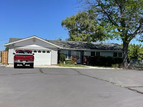 5491 NW Maple Ave, Redmond, OR 97756