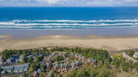 3380 NW Oceanview Dr #B, Newport, OR 97365