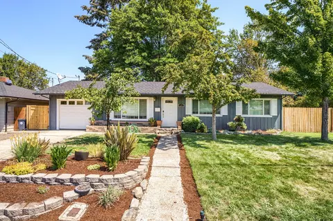 1201 Loal St, Medford, OR 97501