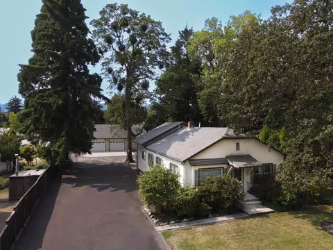 615 Oakdale Dr, Medford, OR 97501