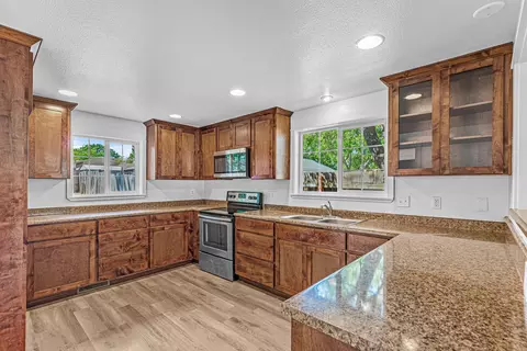 1338 Flower St, Medford, OR 97504