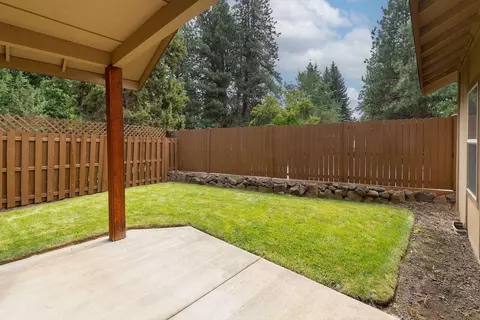20253 Knightsbridge Pl, Bend, OR 97702 photo 4