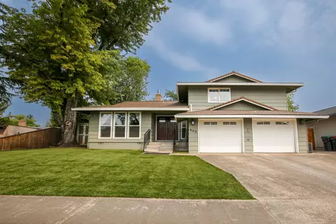 605 Edwina Ave, Central Point, OR 97502