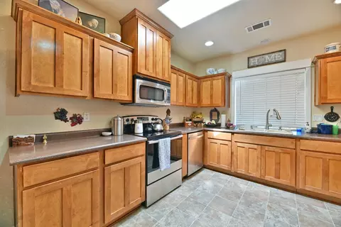 529 E River St, Cave Junction, OR 97523 photo 16
