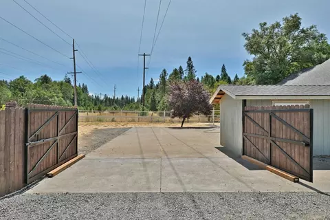 529 E River St, Cave Junction, OR 97523 photo 21