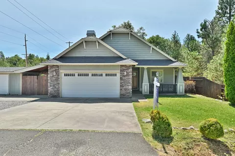 529 E River St, Cave Junction, OR 97523