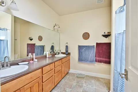 529 E River St, Cave Junction, OR 97523 photo 11