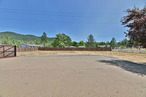 529 E River St, Cave Junction, OR 97523 photo 22