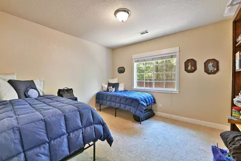 529 E River St, Cave Junction, OR 97523 photo 8