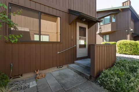 410 NE Anderson St #D, Grants Pass, OR 97526
