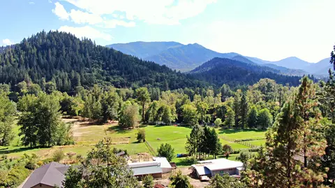 7732 N Applegate Rd, Grants Pass, OR 97527