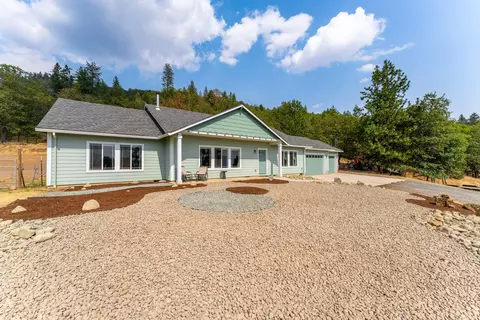 1018 Mcdonough Rd, Gold Hill, OR 97525