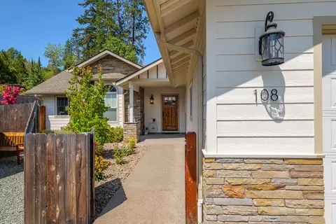 108 NW Cory Ln, Grants Pass, OR 97526