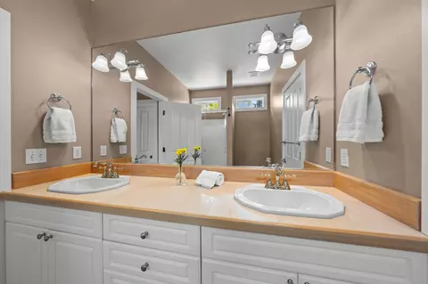 Bath - 1892 NE Maker Way, Bend, OR 97701 photo 5 of 8
