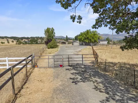 1739 Stevens Rd, Eagle Point, OR 97524 photo 38