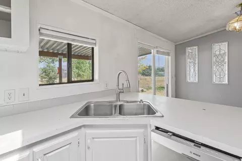1739 Stevens Rd, Eagle Point, OR 97524 photo 8