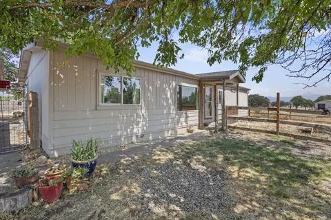 1739 Stevens Rd, Eagle Point, OR 97524 photo 3