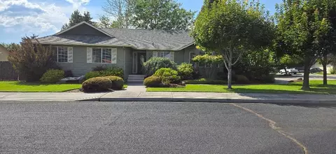 2751 NW 16th St, Redmond, OR 97756