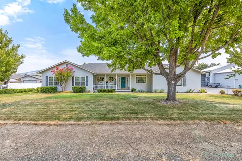 3821 Hilsinger Rd, Phoenix, OR 97535